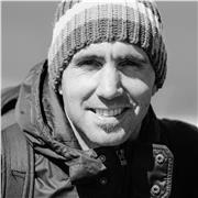 Profesor de fotografía con más de 10 años de experiencia en cursos y talleres de diferente nivel.
Premiado en diversos concursos internacionales.